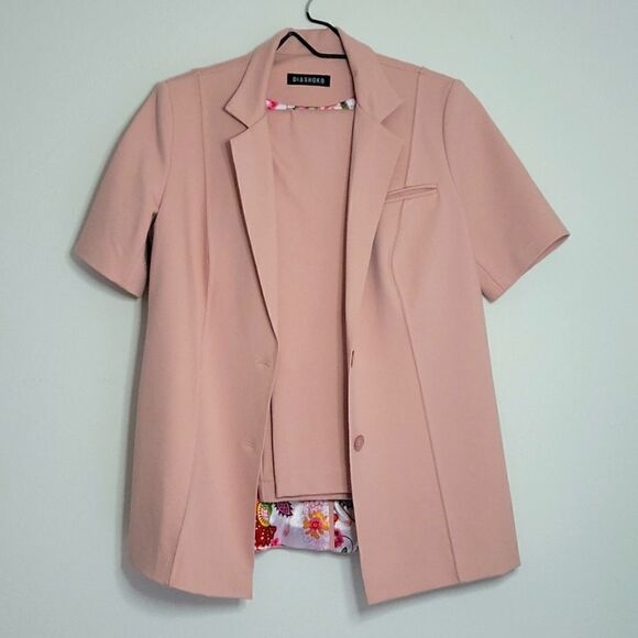 Suite    - Picture 1 of 12